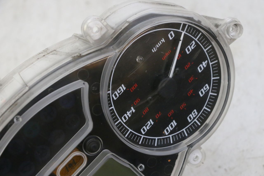photo de SPEEDOMETER PIAGGIO MP3 LT 300 (2010 - 2016) - Fixing points details
