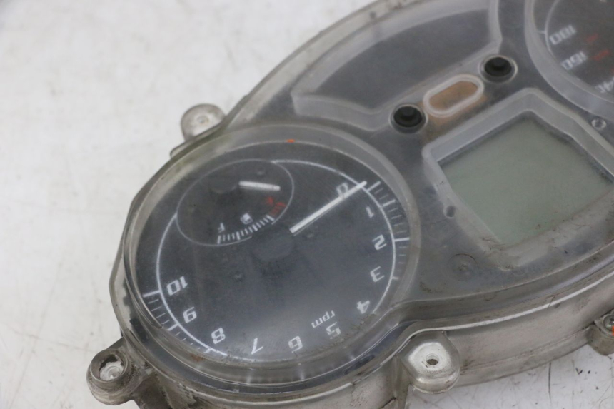 photo de SPEEDOMETER PIAGGIO MP3 LT 400 (2007 - 2012) - High-resolution close-up