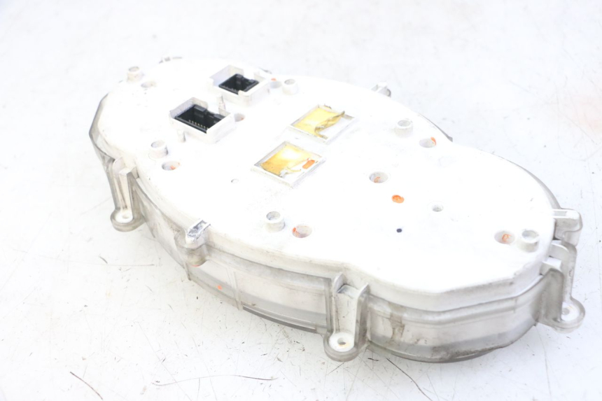 photo de SPEEDOMETER PIAGGIO MP3 LT 400 (2007 - 2012) - Fixing points details