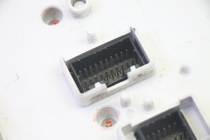 photo de SPEEDOMETER PIAGGIO MP3 LT 400 (2007 - 2012) - Distinctive features