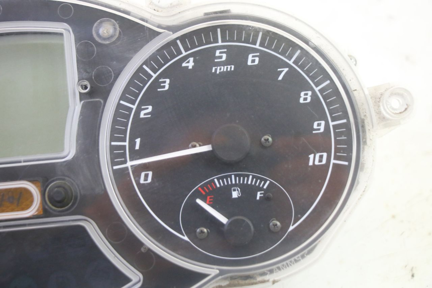 photo de SPEEDOMETER PIAGGIO MP3 LT 400 (2007 - 2012) - Fixing points details