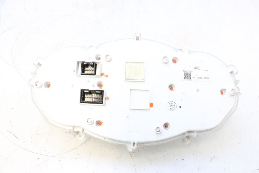 photo de SPEEDOMETER PIAGGIO MP3 LT 400 (2007 - 2012) - Fixing points details
