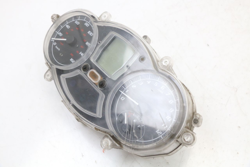 photo de SPEEDOMETER PIAGGIO MP3 125 (2006 - 2014) - Fixing points details