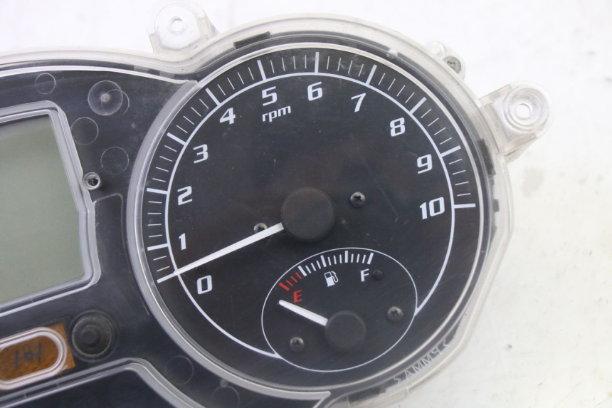 photo de SPEEDOMETER PIAGGIO MP3 500 (2011 - 2015) - Fixing points details
