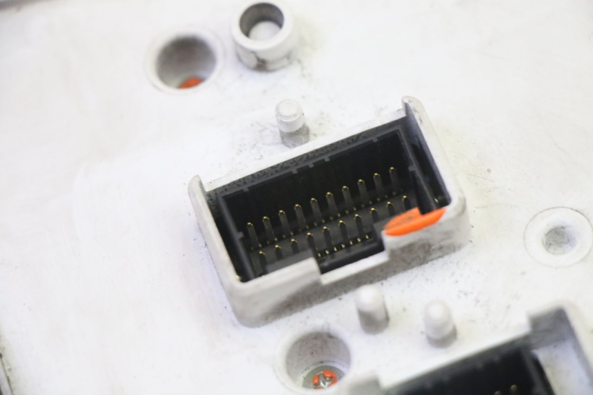 photo de SPEEDOMETER PIAGGIO MP3 125 (2006 - 2014) - Distinctive features