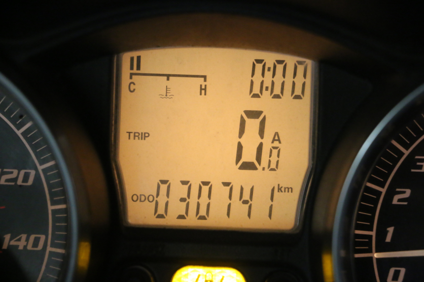 photo de SPEEDOMETER PIAGGIO MP3 125 (2006 - 2014) - Fixing points details