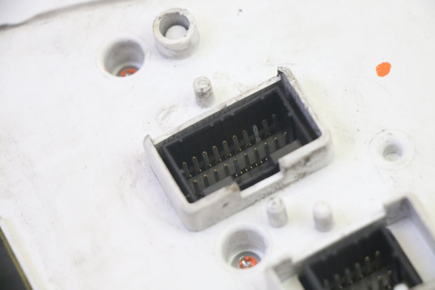 photo de SPEEDOMETER PIAGGIO MP3 RL 250 (2006 - 2010) - Distinctive features