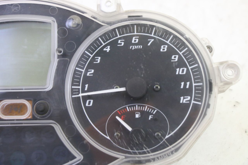 photo de SPEEDOMETER PIAGGIO MP3 RL 250 (2006 - 2010) - Technical close-up