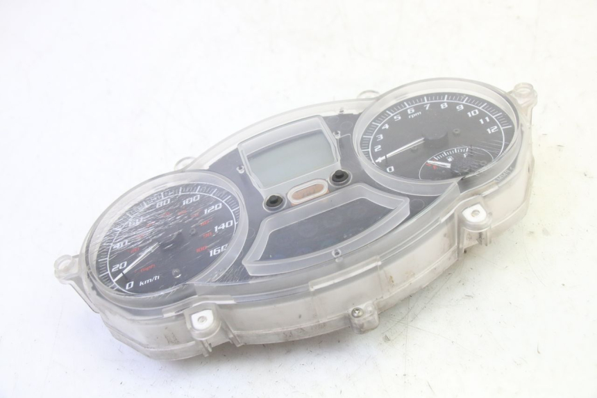 photo de SPEEDOMETER PIAGGIO MP3 RL 250 (2006 - 2010) - Fixing points details