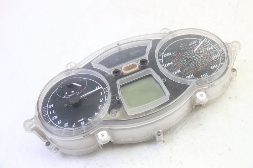 photo de SPEEDOMETER PIAGGIO MP3 RL 250 (2006 - 2010) - Surface and material condition