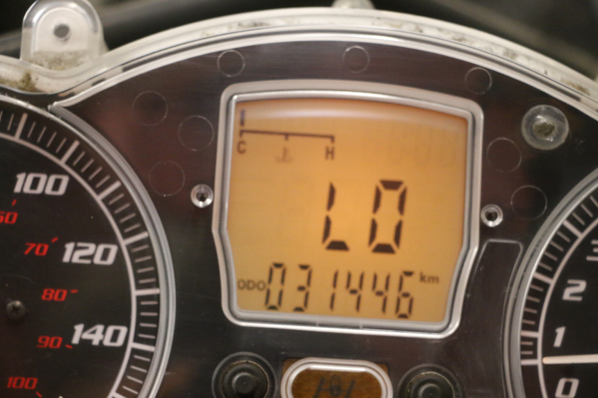photo de SPEEDOMETER PIAGGIO MP3 125 (2006 - 2014) - Fixing points details