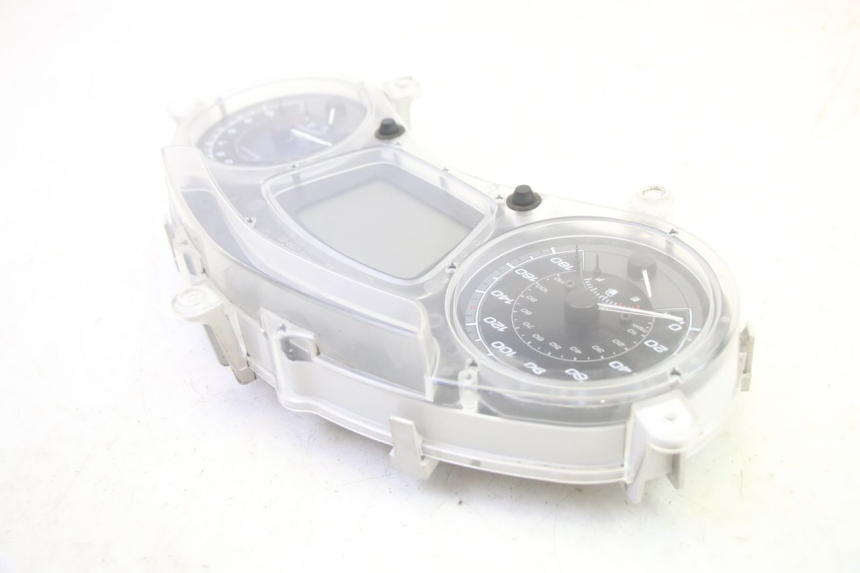 photo de SPEEDOMETER PIAGGIO MP3 500 (2016 - 2018) - Fixing points details