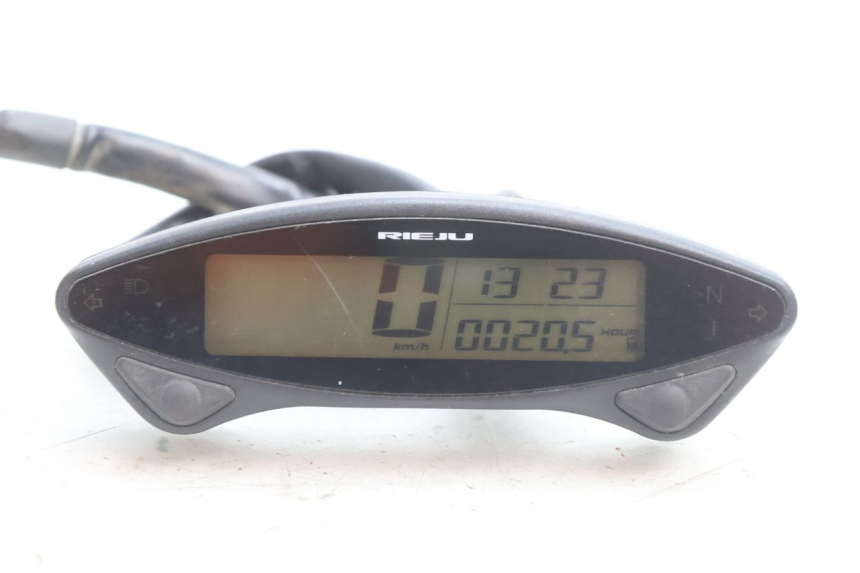 photo de SPEEDOMETER RIEJU MRT PRO SUPERMOTARD 50 (2007 - 2018) - Zoom on usage condition