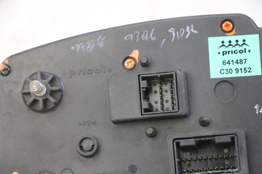 photo de SPEEDOMETER GILERA NEXUS 125 (2009 - 2013) - Surface and material condition