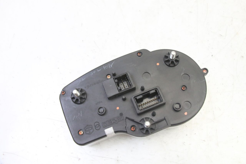 photo de SPEEDOMETER GILERA NEXUS 125 (2009 - 2013) - Fixing points details