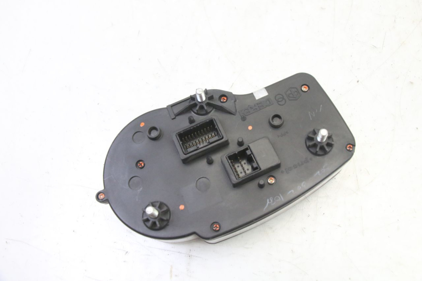 photo de SPEEDOMETER GILERA NEXUS 125 (2009 - 2013) - Surface and material condition