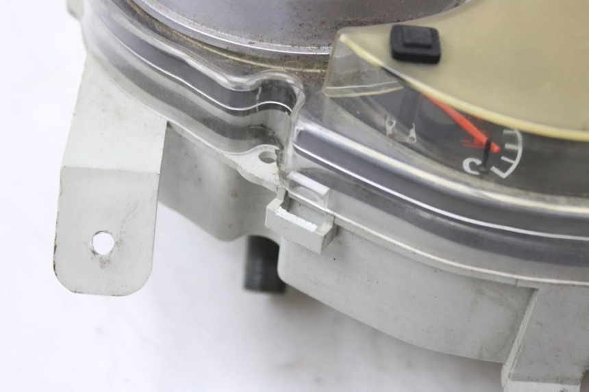 photo de SPEEDOMETER KEEWAY OUTLOOK 125 (2007 - 2013) - Fixing points details