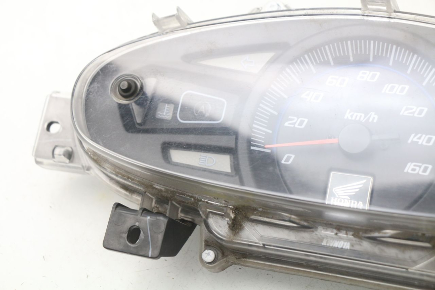 photo de SPEEDOMETER HONDA PCX (JF47) 125 (2012 - 2013) - High-resolution close-up
