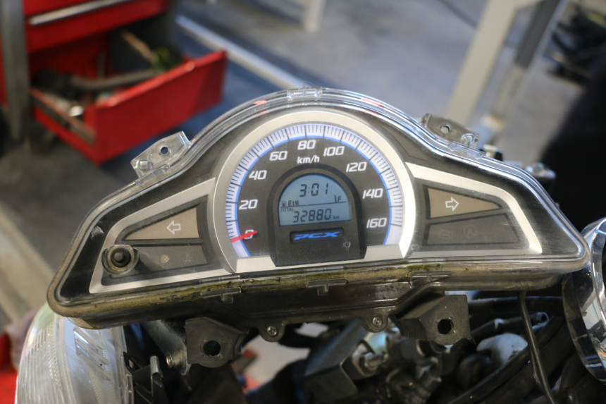 photo de SPEEDOMETER HONDA PCX (JF57/JF64) 125 (2014 - 2018) - Zoom on usage condition