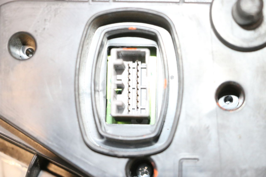 photo de SPEEDOMETER HONDA PCX (JF57/JF64) 125 (2014 - 2018) - Surface and material condition