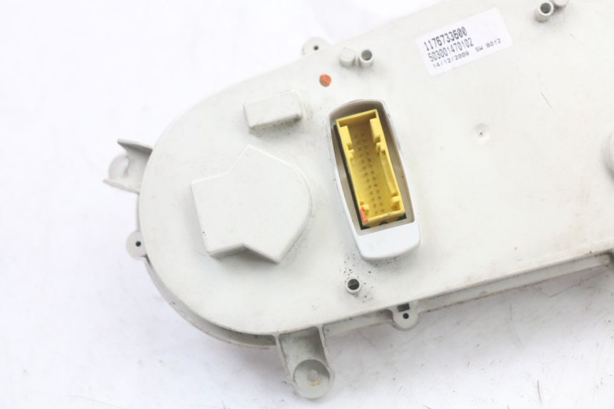 photo de SPEEDOMETER PEUGEOT SATELIS 125 (2010 - 2012) - Surface and material condition