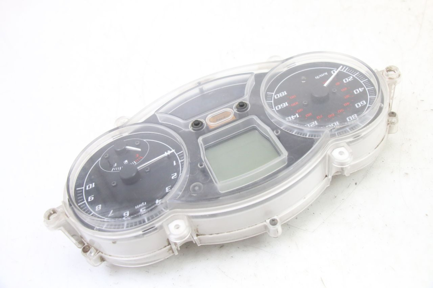 photo de SPEEDOMETER PIAGGIO MP3 LT 400 (2007 - 2012) - Fixing points details