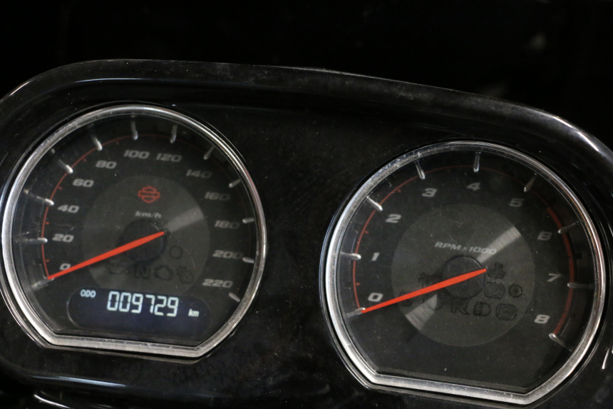 photo de SPEEDOMETER HARLEY DAVIDSON ROAD GLIDE FLTRXSE 1920 (2018 - 2022) - Technical close-up
