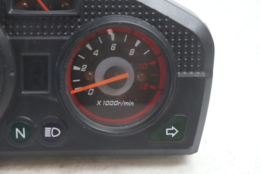 photo de SPEEDOMETER YAMASAKI ROADSTER 50 (2013 - 2018) - Alternative perspective