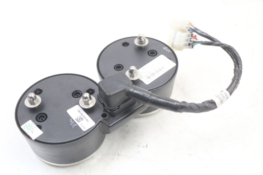 photo de SPEEDOMETER ROYAL ENFIELD CONTINENTAL GT 650 (2019 - 2024) - Fixing points details