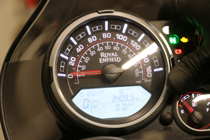 photo de SPEEDOMETER ROYAL ENFIELD HYMALAYAN 410 (2016 - 2023) - Zoom on usage condition