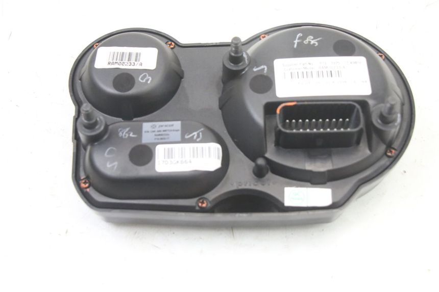 photo de SPEEDOMETER ROYAL ENFIELD HYMALAYAN 410 (2016 - 2023) - Surface and material condition