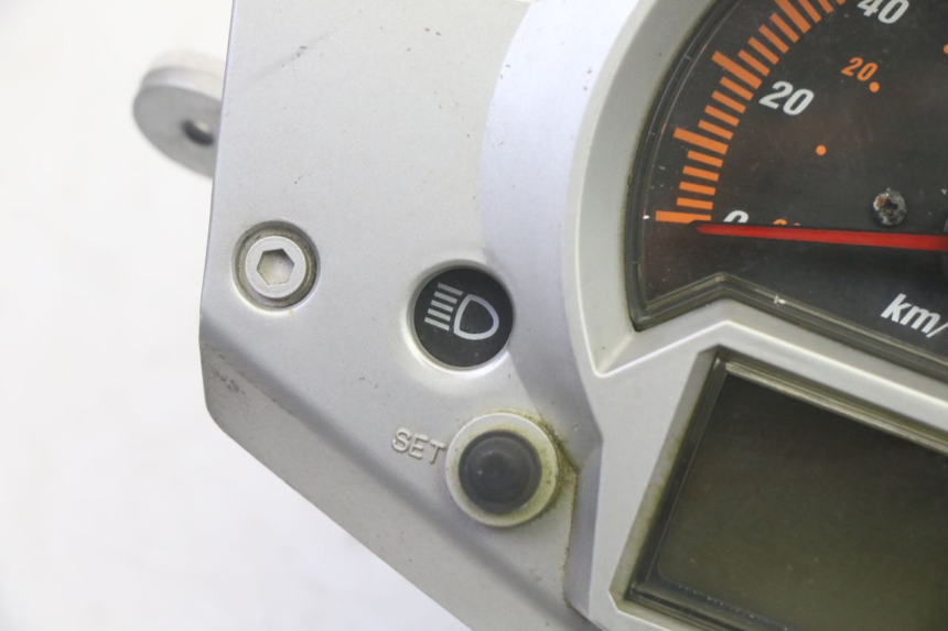 photo de SPEEDOMETER DAELIM S1 125 (2007 - 2016) - Fixing points details