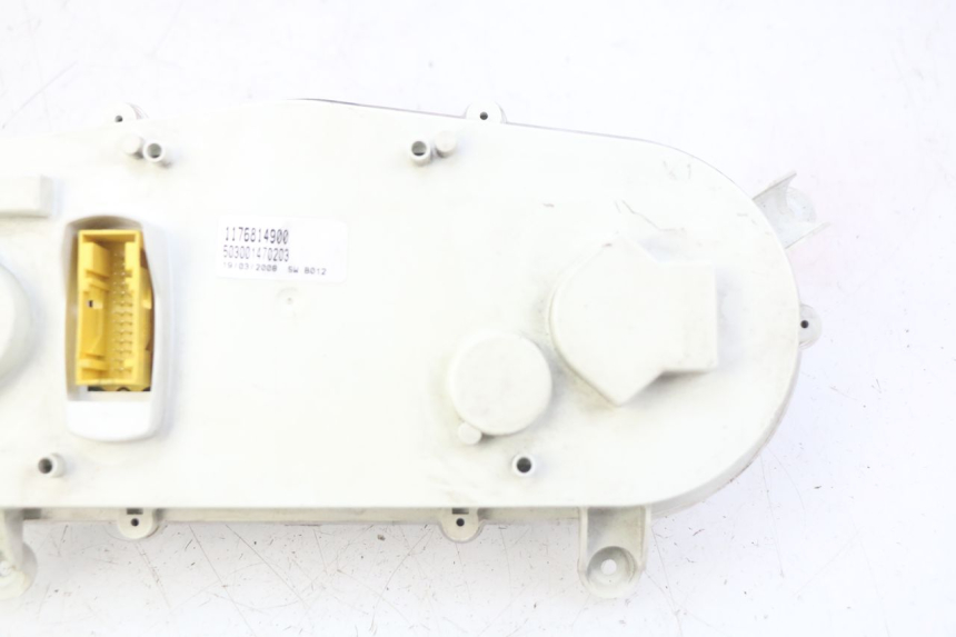 photo de SPEEDOMETER PEUGEOT SATELIS COMPRESSOR K15 125 (2006 - 2009) - Surface and material condition
