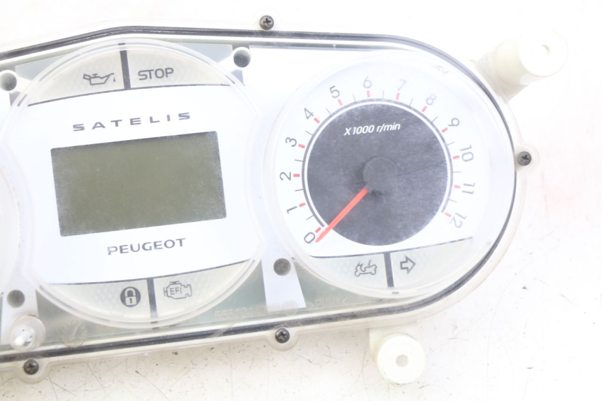 photo de SPEEDOMETER PEUGEOT SATELIS 125 (2006 - 2009) - High-resolution close-up