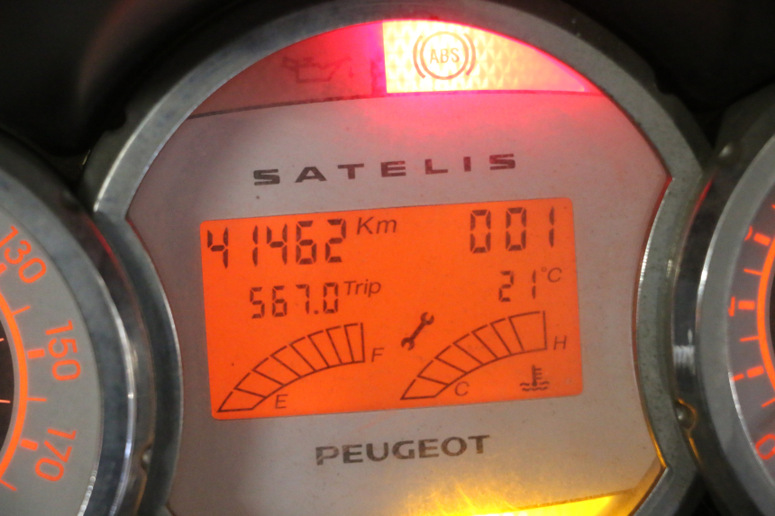 photo de SPEEDOMETER PEUGEOT SATELIS 125 (2010 - 2012) - Zoom on usage condition