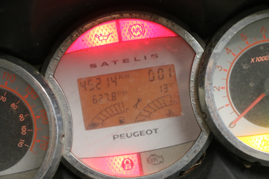 photo de SPEEDOMETER PEUGEOT SATELIS 125 (2006 - 2009) - Alternative perspective