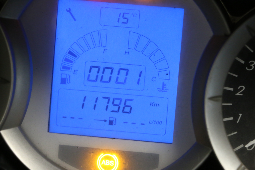 photo de SPEEDOMETER PEUGEOT SATELIS 125 (2013 - 2018) - High-resolution close-up