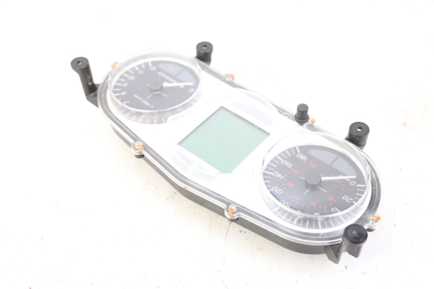 photo de SPEEDOMETER PEUGEOT SATELIS 125 (2013 - 2018) - Zoom on usage condition