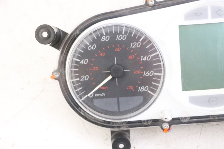 photo de SPEEDOMETER PEUGEOT SATELIS 125 (2013 - 2018) - High-resolution close-up