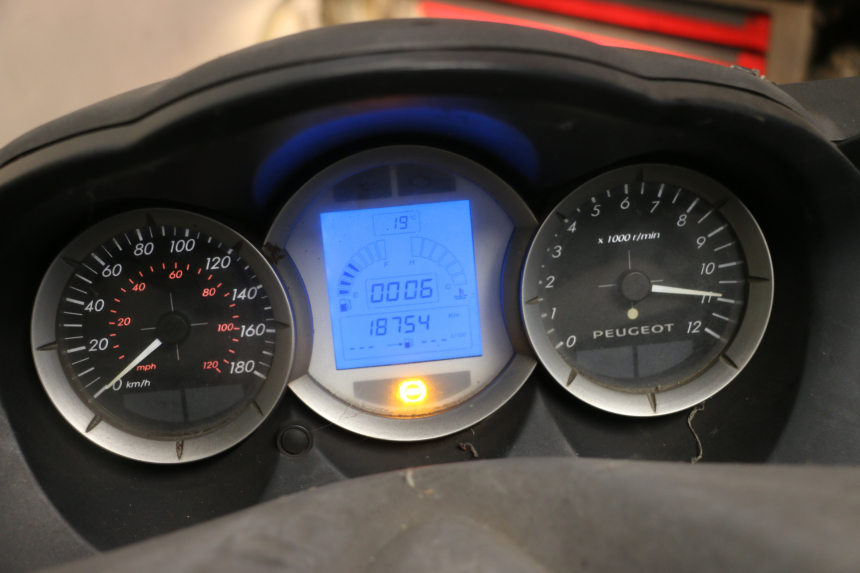photo de SPEEDOMETER PEUGEOT SATELIS 125 (2013 - 2018) - Detailed visual inspection