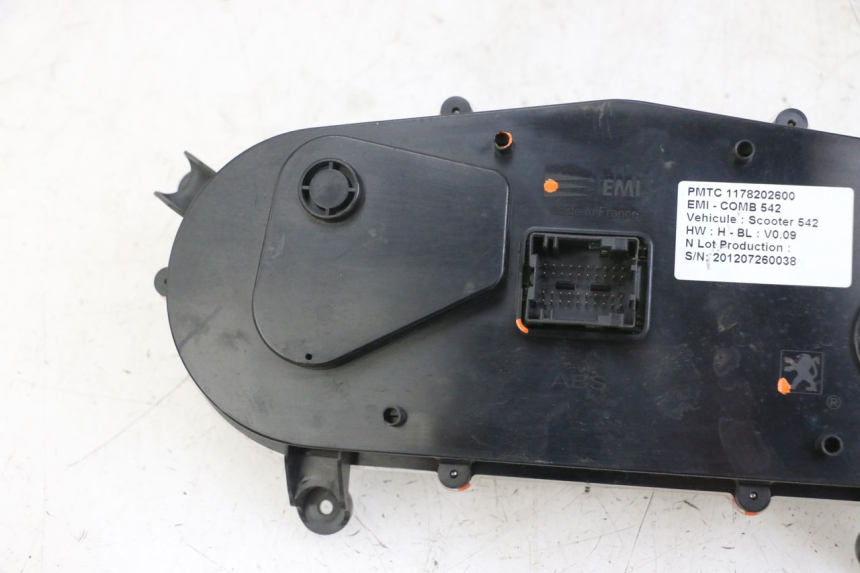 photo de SPEEDOMETER PEUGEOT SATELIS 125 (2013 - 2018) - Surface and material condition