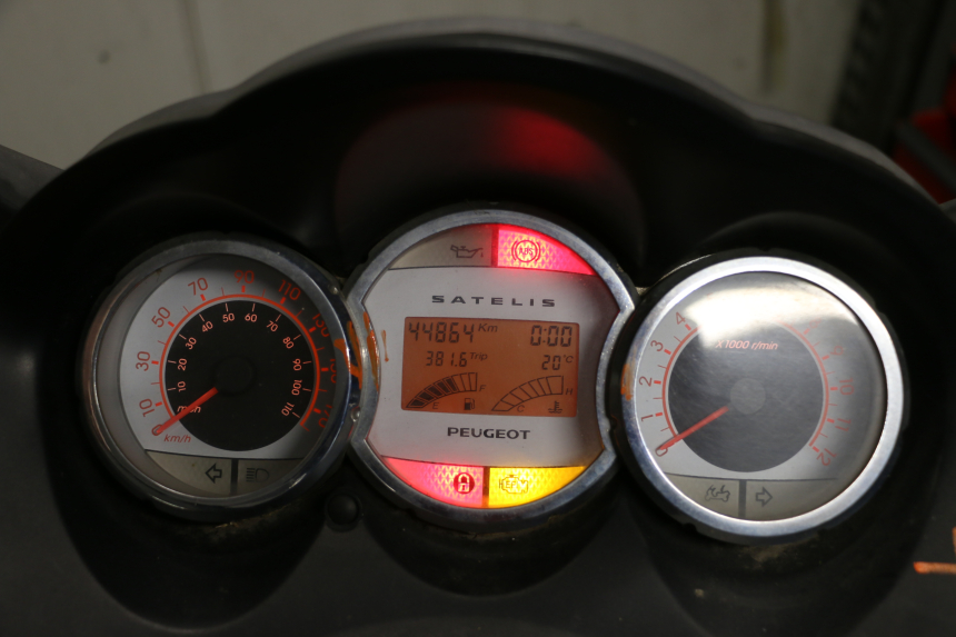photo de SPEEDOMETER PEUGEOT SATELIS 125 (2006 - 2009) - Zoom on usage condition