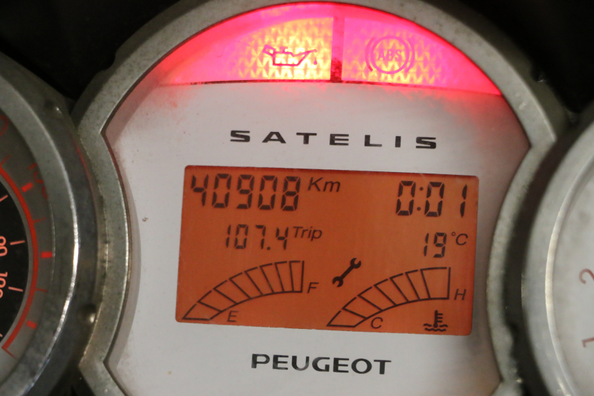 photo de SPEEDOMETER PEUGEOT SATELIS 125 (2006 - 2009) - Zoom on usage condition