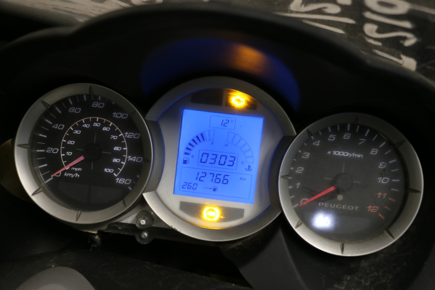 photo de SPEEDOMETER PEUGEOT SATELIS 125 (2013 - 2018) - Zoom on usage condition
