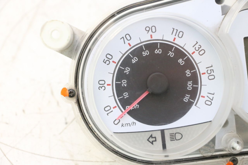 photo de SPEEDOMETER PEUGEOT SATELIS 125 (2006 - 2009) - Focus on structure
