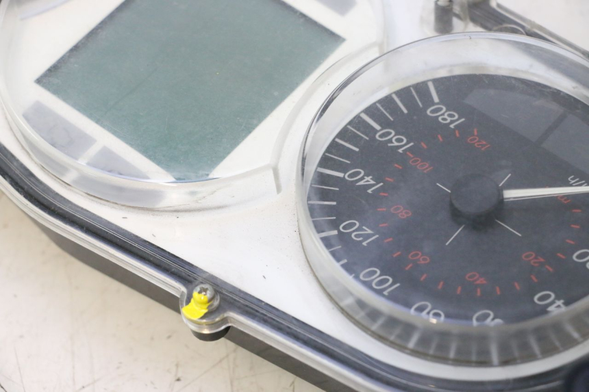 photo de SPEEDOMETER PEUGEOT SATELIS 125 (2013 - 2018) - Surface and material condition