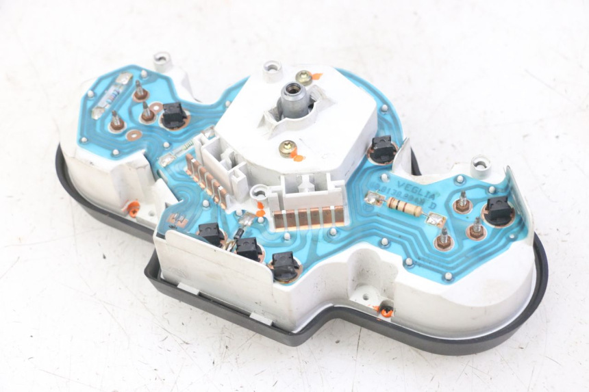 photo de SPEEDOMETER PEUGEOT SPEEDFIGHT 2 LC 50 (2000 - 2009) - Surface and material condition