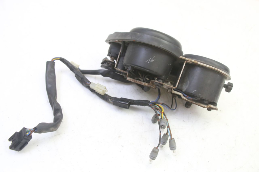 photo de SPEEDOMETER TRIUMPH SPRINT 900 (1995 - 1998) - Fixing points details