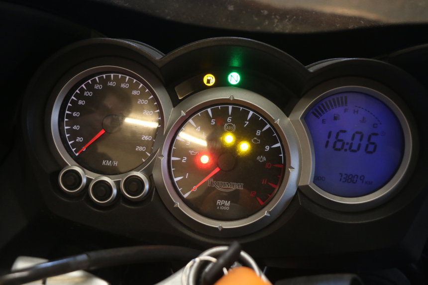 photo de SPEEDOMETER TRIUMPH SPRINT ST ABS 1050 (2005 - 2007) - Detailed visual inspection