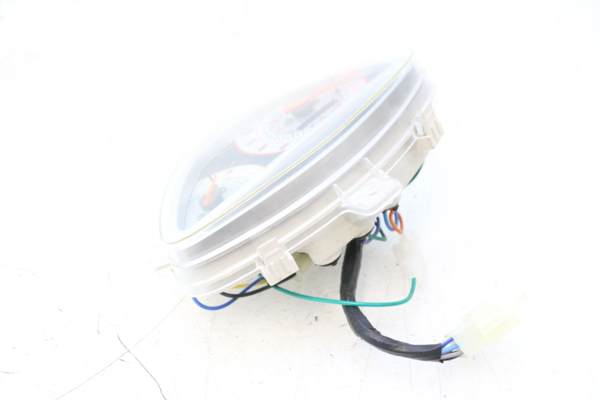 photo de SPEEDOMETER VASTRO STREET S 50 (2016 - 2021) - Fixing points details